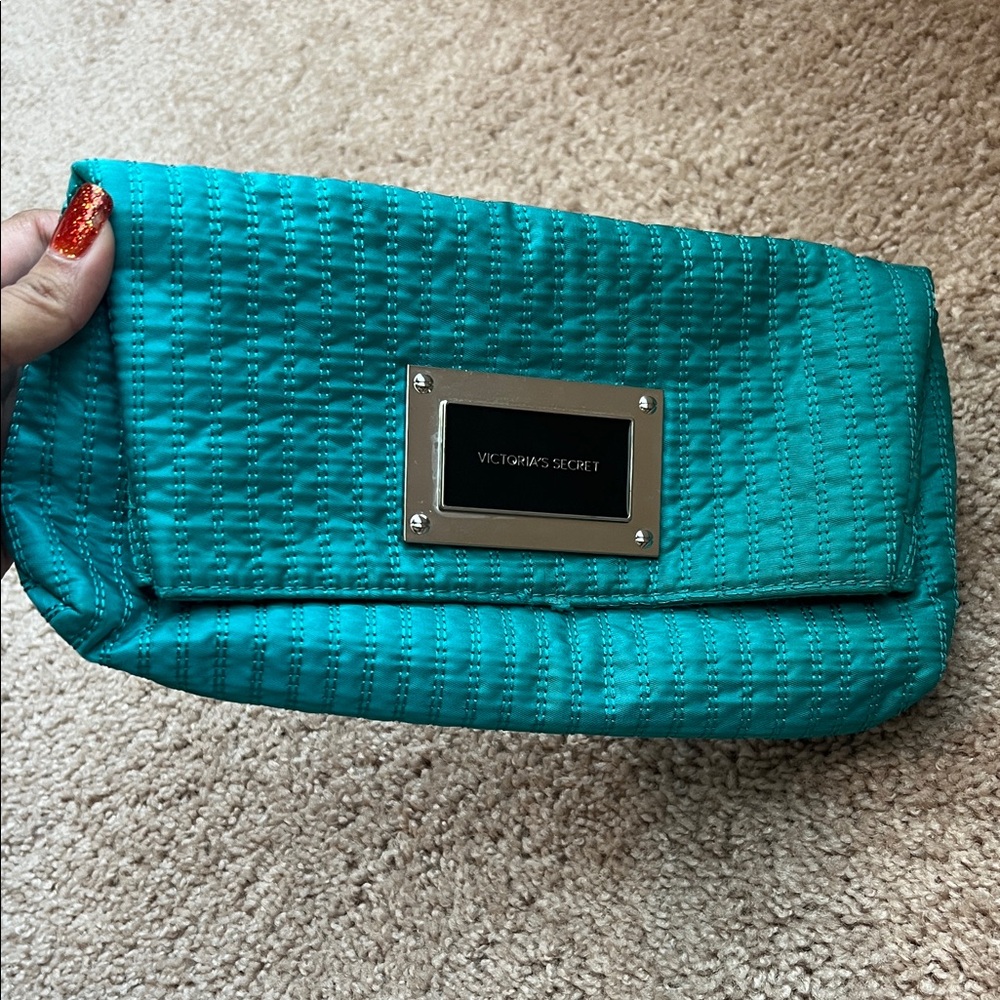 5/$35 Used but in excellent condition Victoria's Secret Teal Clutch Bag/makeup